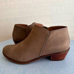 Aetrex Women's Laurel Ankle Boots.